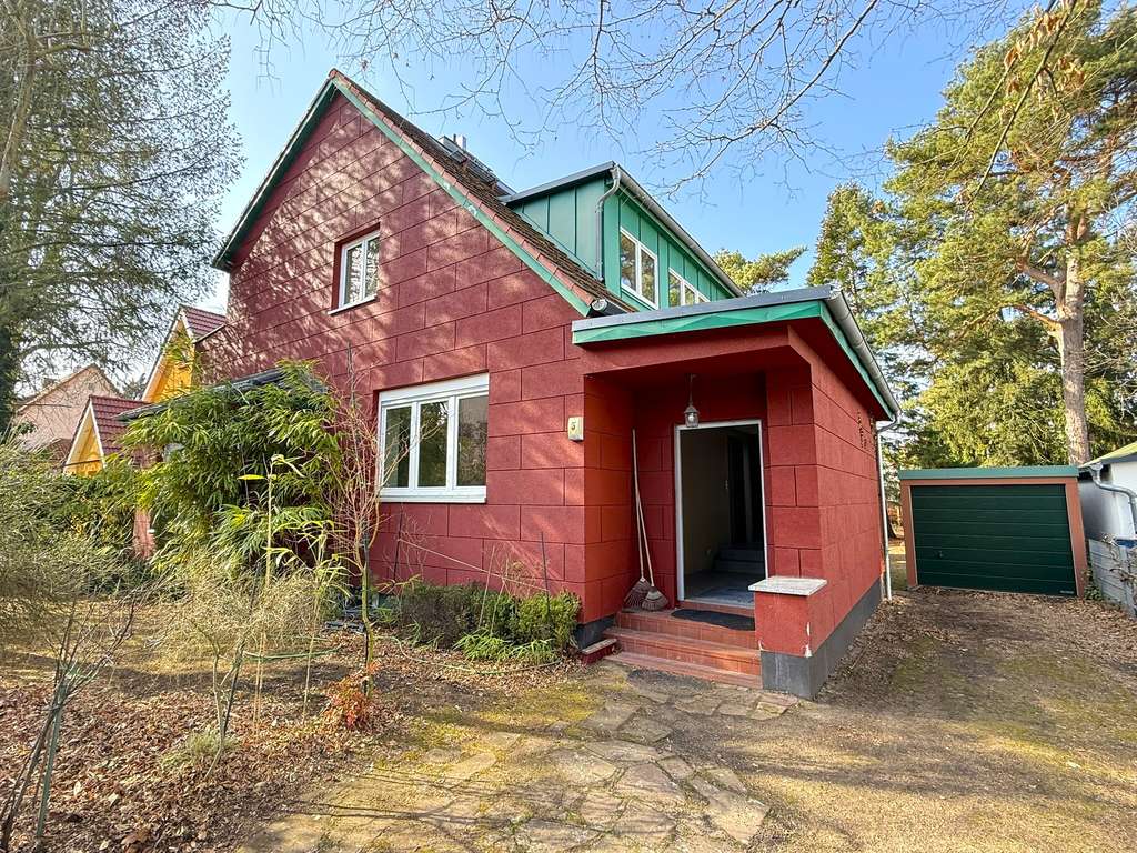 Immobilie in Kleinmachnow - Bezugsfreies Einfamilienhaus in Kleinmachnow auf ca. 720 m² Grundstück - Bild 0