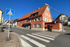 Attraktives WGH mit 2 Wohnungen, Laden u. Gastro in werbewirksamer Lage, komplett frei! – Esslingen (Kreis) – Vorschaubild 1