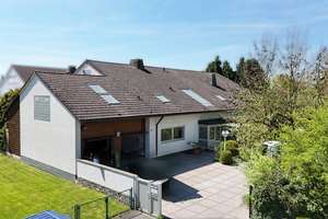 Außergewöhnliche Unternehmer-Villa mit Indoor-Pool