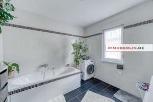 IMMOBERLIN.DE - Südgrundstück mit Bungalowarchitektur und Sonnenterrasse in rückwärtiger Lage – Die vollständige Adresse der Immobilie erhältst du vom Anbieter., 12524 Altglienicke, Berlin – Vorschaubild 4