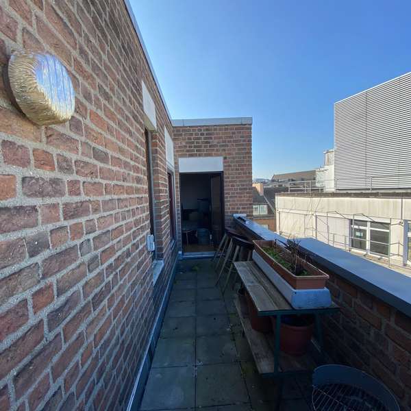 *** WG-geeignete 2-Zimmer-Wohnung mit Balkon über den Dächern von Aachen ***