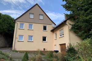 Sofort beziehbares, einseitig angebautes Wohnhaus mit Garage in angenehmer Wohnlage – Die vollständige Adresse der Immobilie erhältst du vom Anbieter., 74579 Fichtenau – Vorschaubild 2