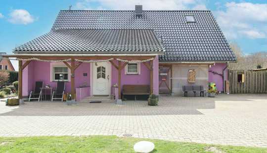 Bild von Einfamilienhaus mit Einliegerwohnung/Ferienwohnung und Außenpool bei Lübeck