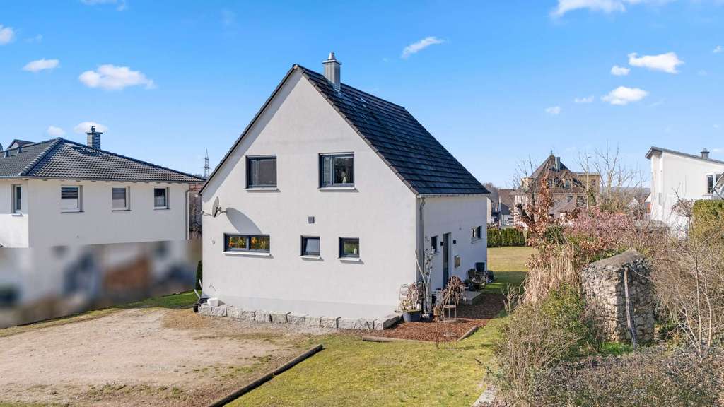 Immobilie in Pinzberg - Einzigartiger Baustil! Neuwertiges Einfamilienhaus mit Galerie und WU-Keller in naturnaher Lage - Bild 3