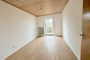 Helle, frisch renovierte 3-Zimmer-Wohnung in Neu-Ulm mit Balkon und zusätzlich Dachgeschoss  – Die vollständige Adresse der Immobilie erhältst du vom Anbieter., 89233 Neu-Ulm – Vorschaubild 4