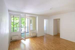 Bezugsfreie 4-Raumwohnung mit Balkon und Aufzug in Pankow-Niederschönhausen