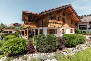 Herrliche Erdgeschosswohnung mit Garten & Terrassenbereich in absoluter Bestlage -  3Zi, EBK, Garage