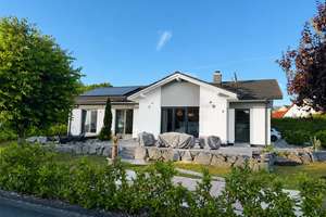 xklusiver Bungalow - Niedrigenergiehaus - Erdwärme + PV-Anlage - Neubaugebiet – 95502 Himmelkron – Vorschaubild 2