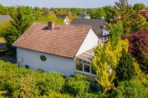 Einfamilienhaus in Fredersdorf - Mit Wintergarten, Einbauküche, Pool, Garten, opt. Einliegerwohnung – Die vollständige Adresse der Immobilie erhältst du vom Anbieter., 15370 Fredersdorf-Vogelsdorf – Vorschaubild 2