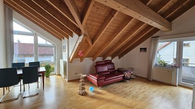 Exclusives Wohnen unter Dach: Helle 3-Zimmer Oase mit Loft-Charakter in Ammerbuch