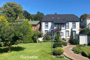 Mehrfamilienhaus in Travemünde. 200 m von der Trave entfernt. Gehobene Wohnlage. Inkl. Baugrundstück – Am Lotsenberg 11, 23570 Travemünde, Lübeck – Vorschaubild 2