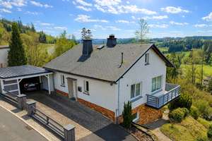 Gepflegtes Wohnhaus mit Garten und traumhaften Weitblick in Windheim – Die vollständige Adresse der Immobilie erhältst du vom Anbieter., 96361 Steinbach am Wald – Vorschaubild 1