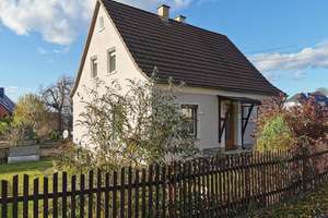 Charmantes Einfamilienhaus in ruhiger Lage – Die vollständige Adresse der Immobilie erhältst du vom Anbieter., 8228 Rodewisch – Vorschaubild 3