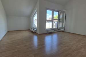 Charmante Dachgeschosswohnung mit Balkon, Einbauküche, Tiefgaragenstellplatz & Waschautomat – Dennachstr. 23, 75175 Buckenberg, Pforzheim – Vorschaubild 4