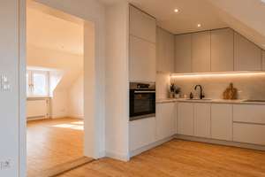 Renovierte Dachgeschoss-Wohnung im Westend – 60325 Westend-Süd, Frankfurt am Main – Vorschaubild 12