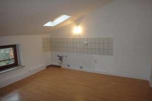 Charmante, gemütliche 2,5-Zimmer-Altbau-DG-Wohnung in Rheinnähe für junge Leute – Kanzlerstraße 29, 47119 Laar, Duisburg – Vorschaubild 11
