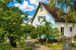 Viel Platz für neue Ideen – Familienhaus mit Anbau & eingewachsenem Garten bei Regensburg