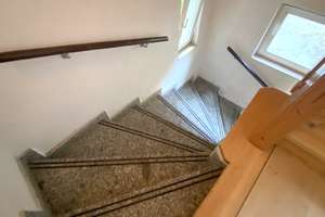 Charmantes Mehrfamilienhaus mit vier separaten Wohneinheiten – ideal für Kapitalanleger! – Die vollständige Adresse der Immobilie erhältst du vom Anbieter., 4600 Altenburg – Vorschaubild 1
