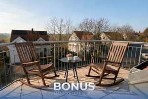 Erstbezug nach Sanierung | 2-Raum-DG mit Südwestbalkon, Fußbodenheizung & Stellplatz