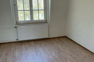 Hier findet jeder seinen Platz: praktische 3-Zi.-DG – Förkelstr. 5, 47259 Hüttenheim, Duisburg – Vorschaubild 8