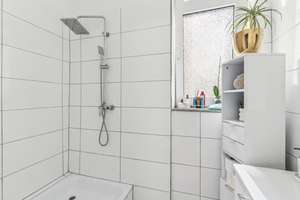 Komfortable 5-Zimmer-Wohnung im 1. OG in Düsseldorf Oberbilk– ideal für Familien oder Kapitalanleger – Die vollständige Adresse der Immobilie erhältst du vom Anbieter., 40227 Oberbilk, Düsseldorf – Vorschaubild 9