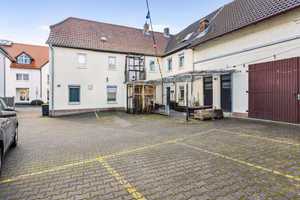 Großzügiges Zweifamilienhaus mit Nebengebäude, großer Scheune und Parkplätzen – Frankfurt am Main – Vorschaubild 3
