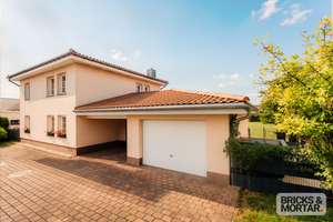 Einziehen & wohlfühlen: Modernes Einfamilienhaus mit großem Garten und Kamin – 4565 Regis-Breitingen – Vorschaubild 2