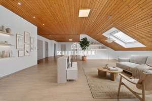 Charmante Dachgeschosswohnung mit großer Garage und Gartenanteil