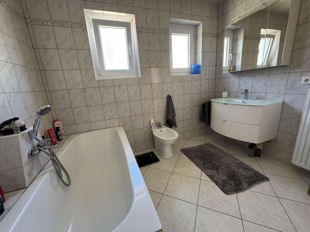 Immobilie in Wellendingen - Attraktives Zweifamilienhaus in ruhiger Umgebung - vielseitig nutzbar - Bild 4