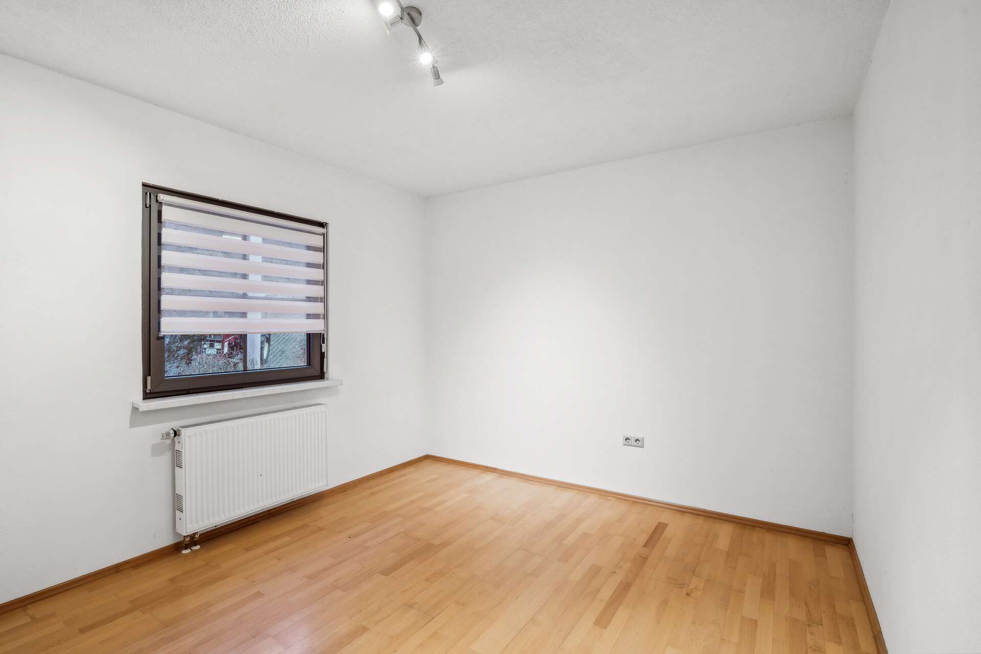 Immobilie in Niederstaufenbach - Charmantes Einfamilienhaus mit großem Grundstück und Möglichkeit zur Einliegerwohnung - Bild 8