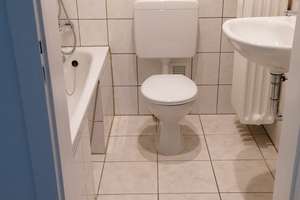 Ruhige, helle, zentrale 3-ZKDB-Wohnung mit kleinem Balkon, Blick ins Grüne nahe KR - City – Die vollständige Adresse der Immobilie erhältst du vom Anbieter., 47798 Stadtmitte, Krefeld – Vorschaubild 9
