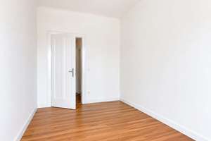 Bezugsfrei! 3-Zimmer-Altbau mit Blick auf den Schillerpark – 2 Balkone – Die vollständige Adresse der Immobilie erhältst du vom Anbieter., 13349 Wedding, Berlin – Vorschaubild 12