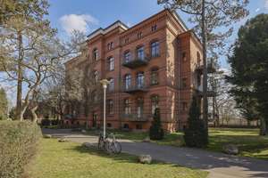 2 Zimmer Dachgeschosswohnung mit Charakter | 73 m² Wfl. | Stellplatz | Leerzug zum 1.10.2026 ! – Die vollständige Adresse der Immobilie erhältst du vom Anbieter., 14469 Jägervorstadt, Potsdam – Vorschaubild 2