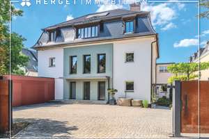 ***Repräsentatives Anwesen mit großem Garten, Schwimmbad und Traumblick in Bestlage***
