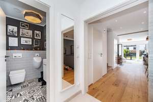 Architektur, Wellness und Energieeffizienz auf vier Ebenen – Die vollständige Adresse der Immobilie erhältst du vom Anbieter., 81249 Lochhausen, München – Vorschaubild 11