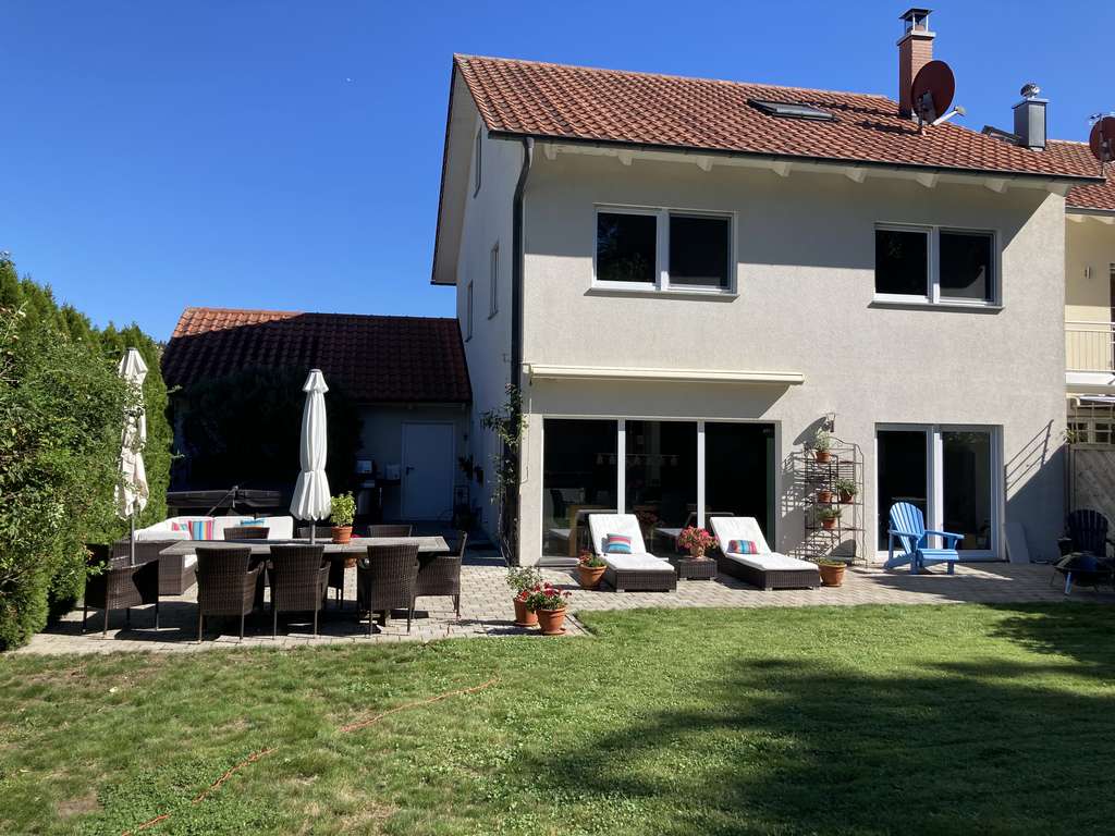 Immobilie in Utting am Ammersee - Frisch renovierter Wohn-Traum am Ammersee Westufer  - sofort einziehen und wohlfühlen! - Bild 1