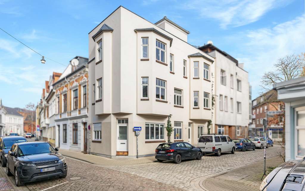 Attraktives Mehrfamilienhaus mit drei vermieteten Einheiten im beliebten Steintor