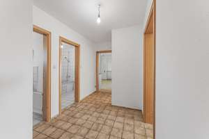 Großes Mehrfamilienhaus, Pool u. Doppelgarage, gepflegt, teilrenoviert – Hochlandstraße 27, 80995 Feldmoching, München – Vorschaubild 30