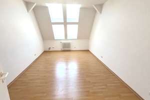 Schöne Altbauwohnung! Frisch renoviert!