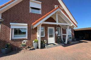 Modernes Wohnen in ruhiger Lage – Einfamilienhaus mit Kamin und großem Garten