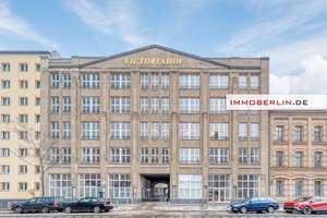 IMMOBERLIN.DE - Charmante Loft-Wohnung mit Westbalkon & Tiefgaragenplatz in Spreenähe