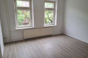 Gepflegte 2-Zimmer-Wohnung mit Balkon/Loggia und EBK in Kiel
