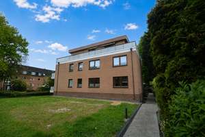 Großzügige 4-Zimmer-Penthousewohnung mit Dachterrasse und Tiefgarage in Niendorf