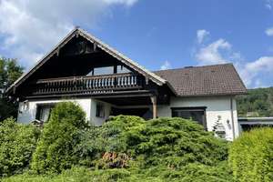 **Wohnhaus mit Garten und Garage in Schönecken** – Die vollständige Adresse der Immobilie erhältst du vom Anbieter., 54614 Schönecken – Vorschaubild 1