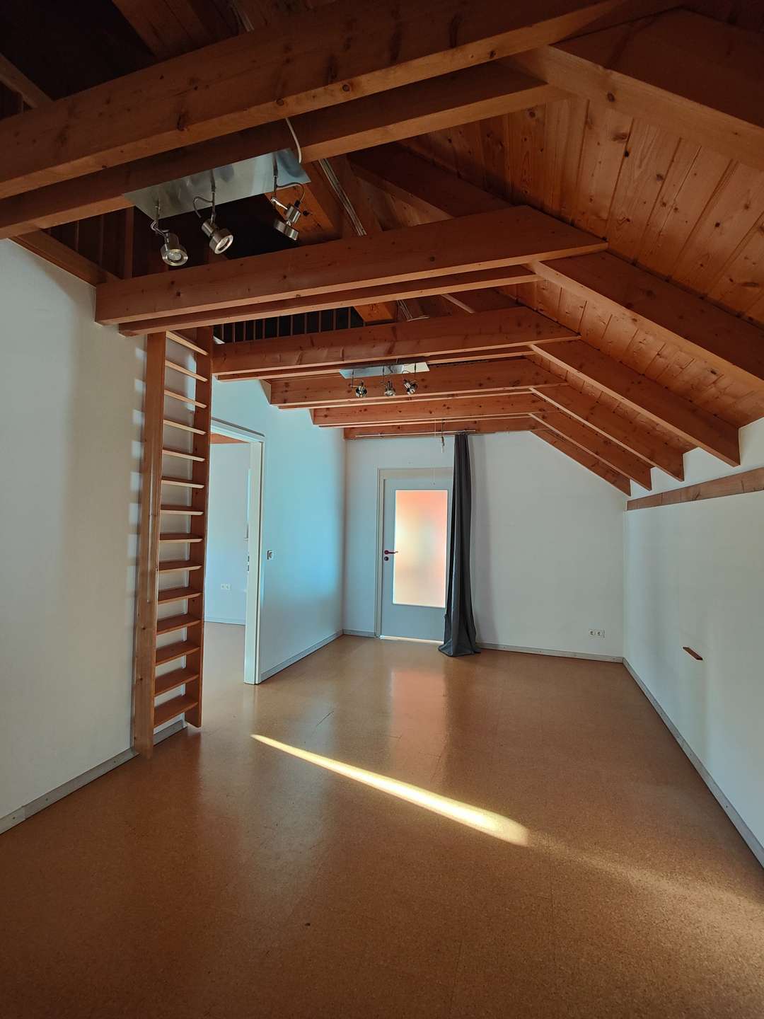 Immobilie in Ahorn - Wohnhaus für Ihre Familie mit separat zugänglichem Einliegerbereich - inkl. Doppelgarage - Bild 9