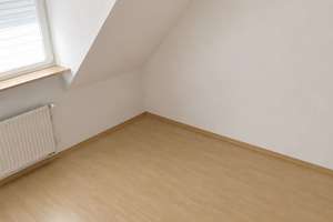 Charmante 2-Zimmer-Dachgeschoßwohnung in Nürnberg – Norastraße 11, 90427 Schniegling, Nürnberg – Vorschaubild 3