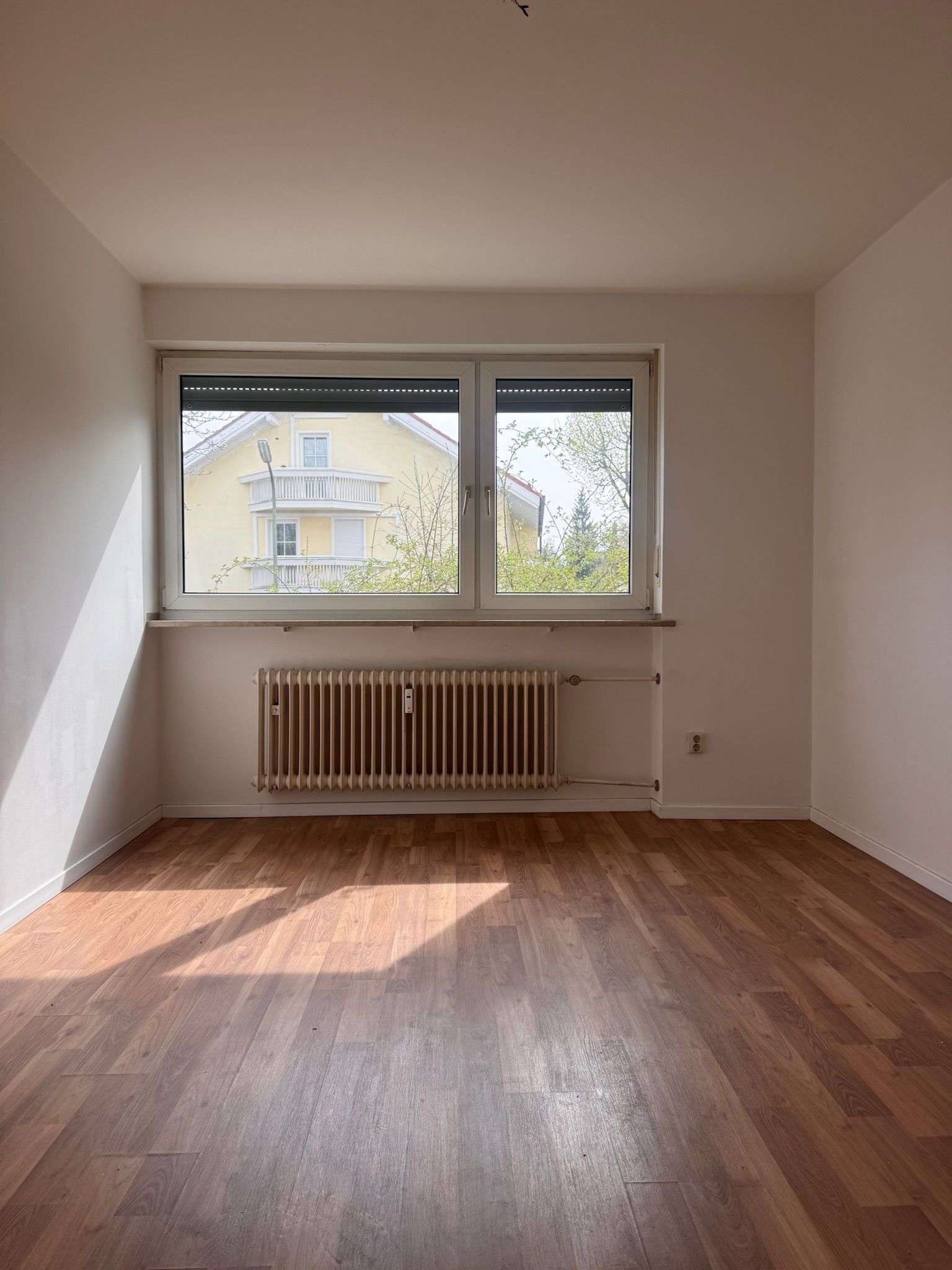 3-Zimmer-Wohnung mit Balkon in ruhiger Wohnlage mit Potenzial in München, München – Bild 3