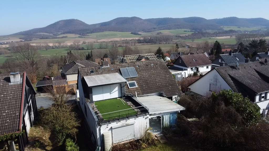 Immobilie in Alfeld (Leine) - Großzügig wohnen mit Wintergarten & Dachterrasse - zahlreiche Möglichkeiten - Bild 1