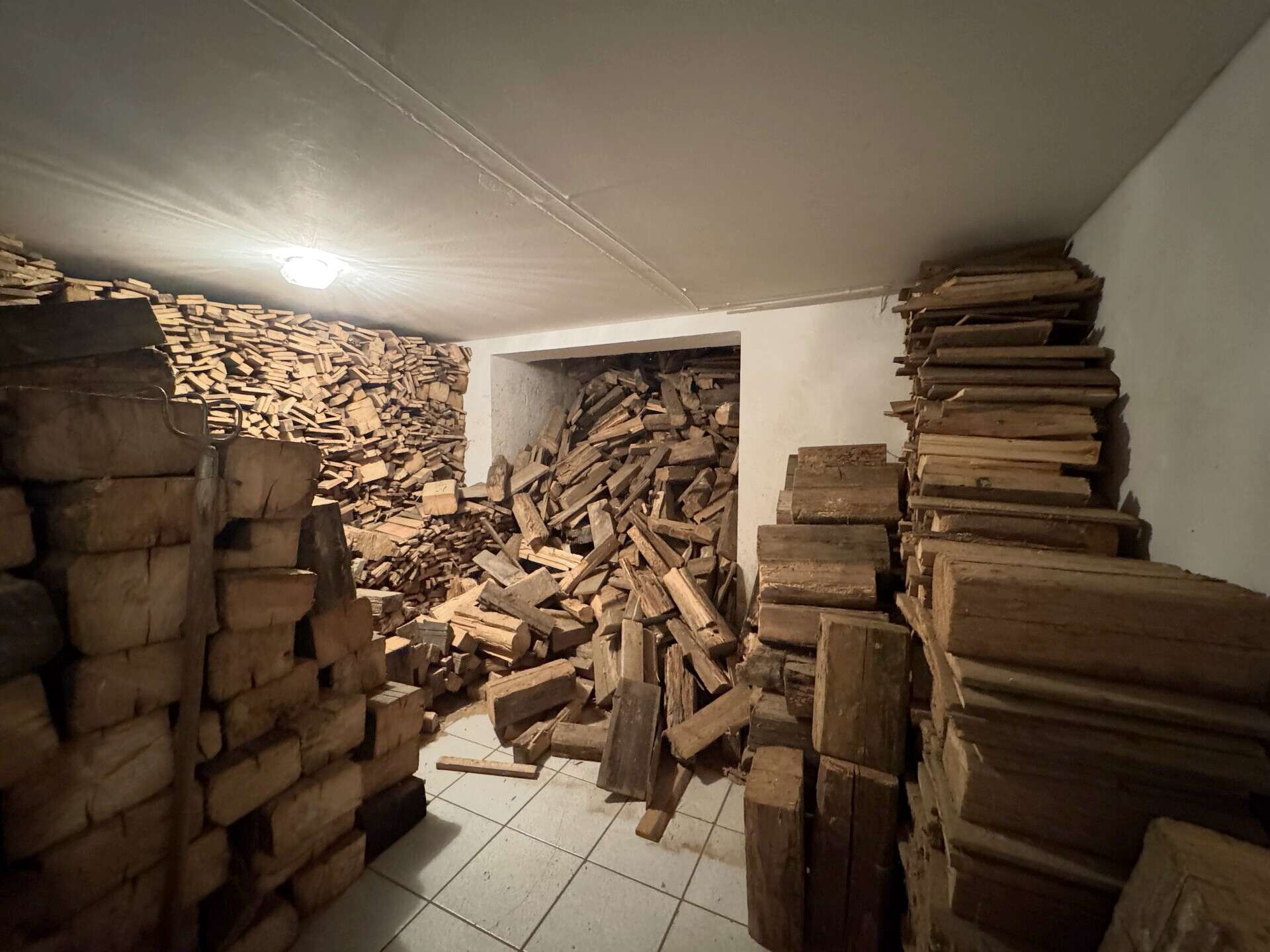 Immobilie in Bayerbach b. Ergoldsbach - Wohnhaus mit Weitblick & Freiraum – vielseitiges Anwesen mit Tierhaltung und zwei Einliegerwohnungen - Bild 17