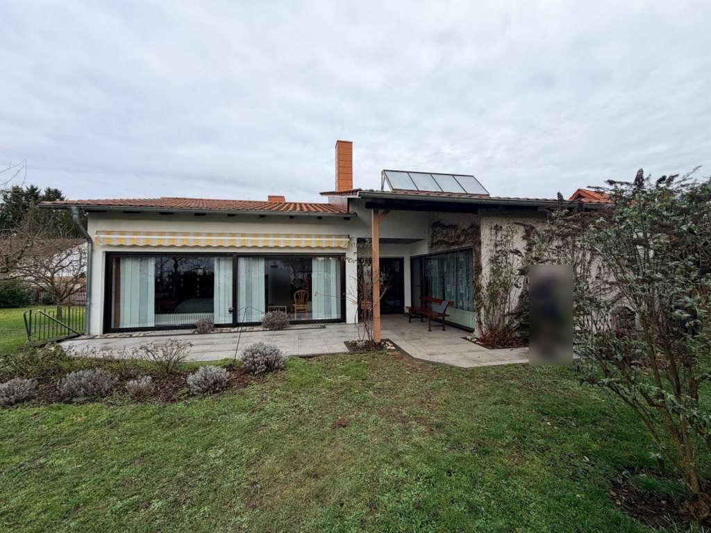 Immobilie in Gersheim - Bungalow mit paradiesischem Garten in Gersheim - Bild 0